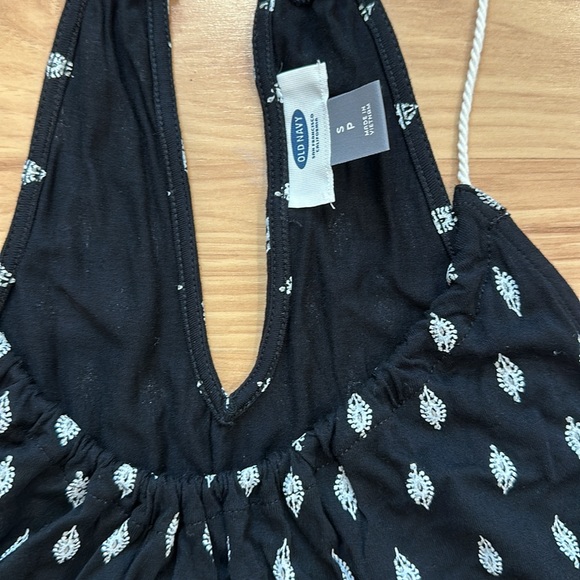 Old navy black and white top - Picture 3 of 5